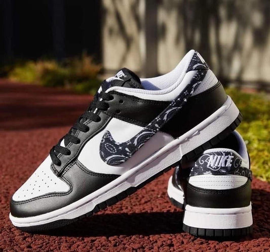 NIKE Dunk Low ESS “black paisley”