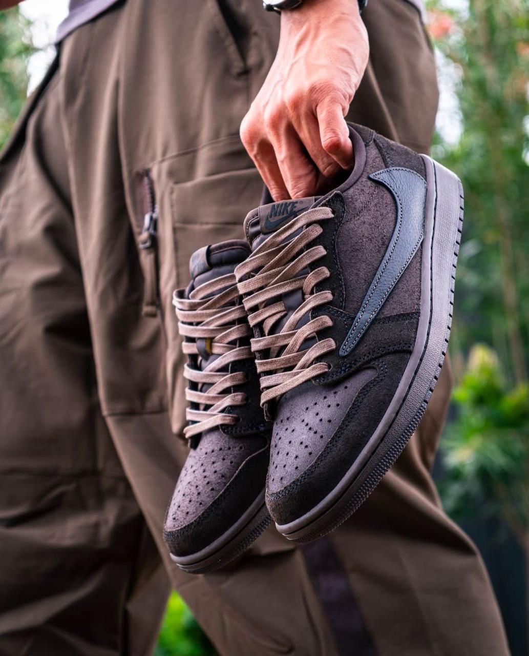 Travis scott x nike Jordan 1 low “velvet brown”