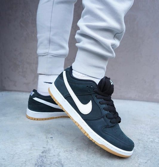 SB Dunk Low "black Gum”